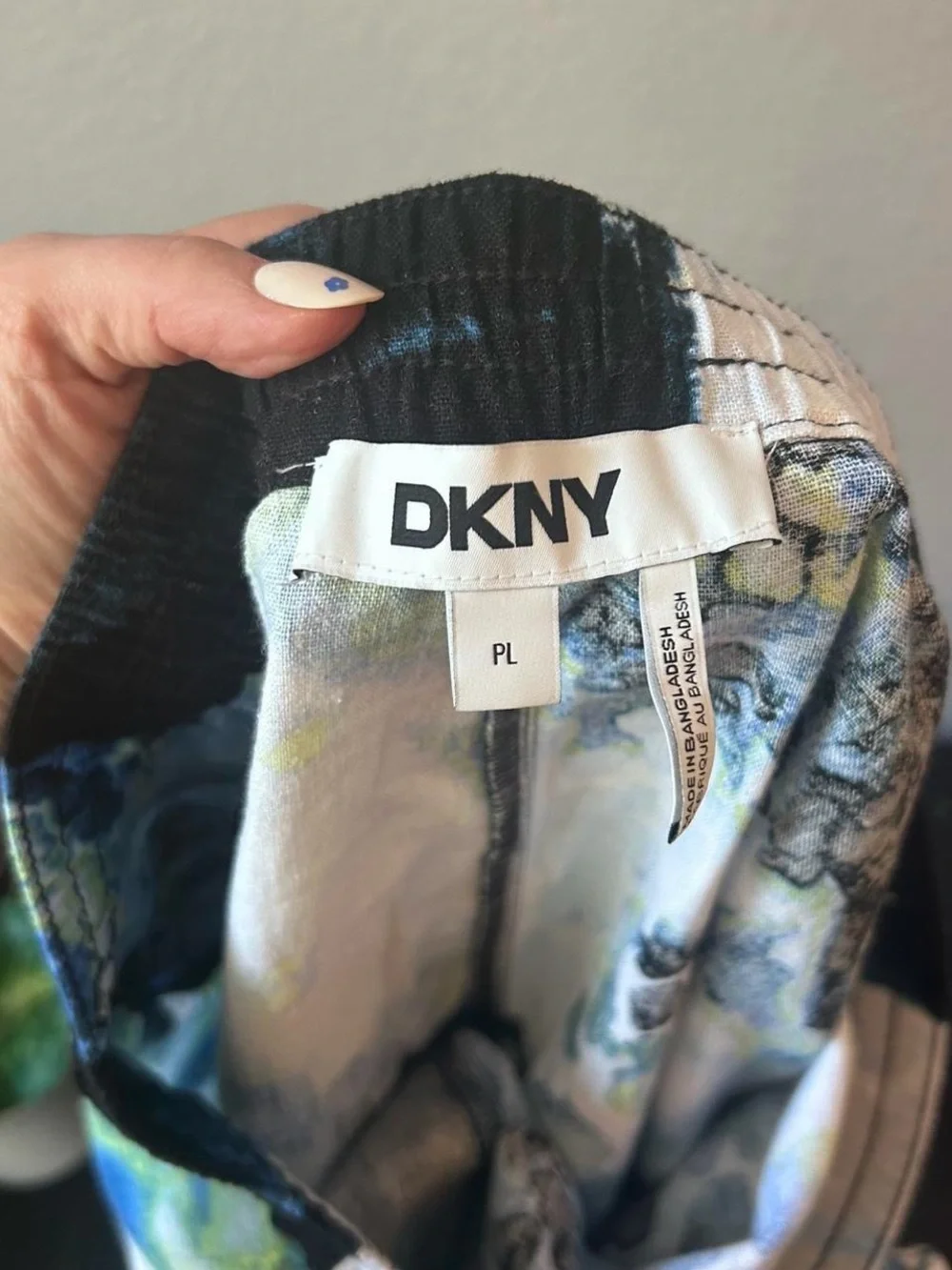 NWT DKNY Blue Multi Abstract Print Capris